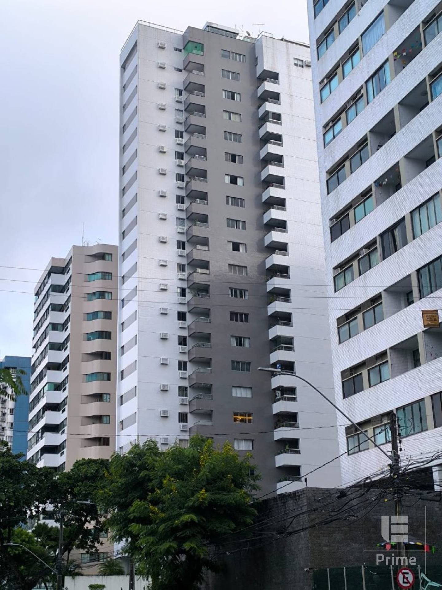 Madalena, beira-rio, 3 quartos, com duas vagas de garagens, posição nascente.