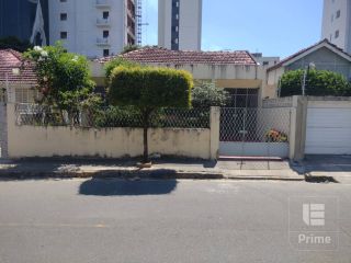 Casa com sobrado no bairro de Campo Grande, próxima a estrada de Belém.