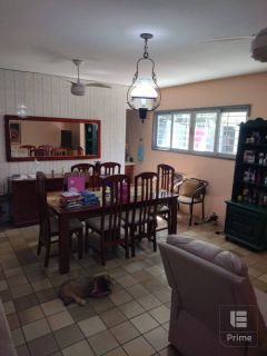 Casa com sobrado no bairro de Campo Grande, próxima a estrada de Belém.