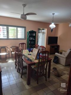 Casa com sobrado no bairro de Campo Grande, próxima a estrada de Belém.