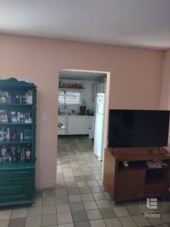 Casa com sobrado no bairro de Campo Grande, próxima a estrada de Belém.