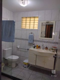 Casa com sobrado no bairro de Campo Grande, próxima a estrada de Belém.