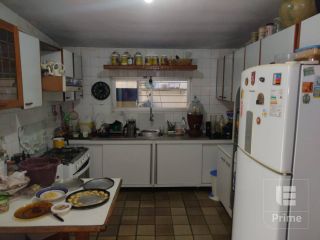 Casa com sobrado no bairro de Campo Grande, próxima a estrada de Belém.