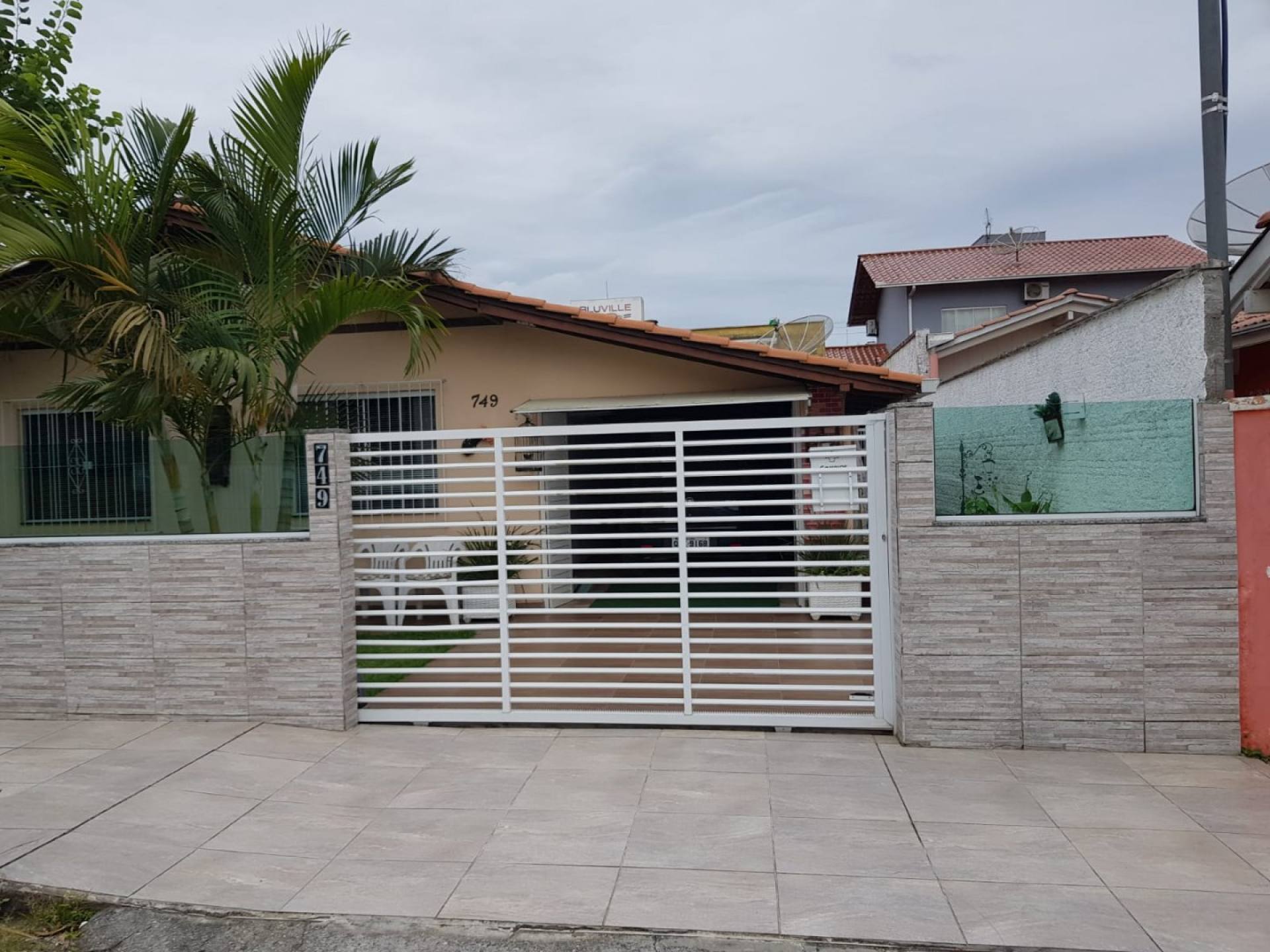 Excelente Casa com 2 quartos e Edícula no Centro de Penha