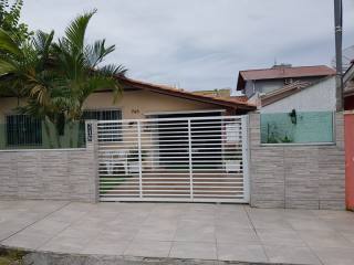 Excelente Casa com 2 quartos e Edícula no Centro de Penha