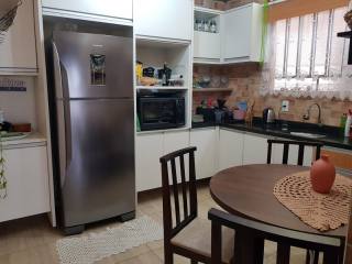 Excelente Casa com 2 quartos e Edícula no Centro de Penha
