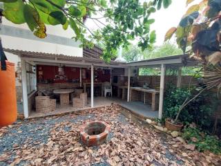 Casa Para Vender com 6 quartos no bairro Armação em Penha