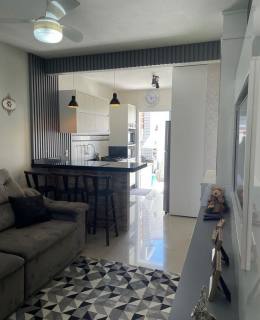 Encantadora Casa Mobiliada com 2 Quartos, Sendo 1 Suíte e Área de Festas