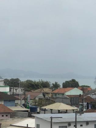 Apartamento Para Vender com 2 quartos 1 suítes no bairro Praia de Armação do Itapocorói em Penha