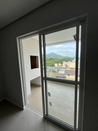 Apartamento Para Vender com 2 quartos 1 suítes no bairro Praia de Armação do Itapocorói em Penha