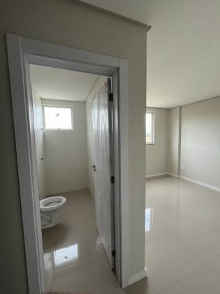 Apartamento Para Vender com 2 quartos 1 suítes no bairro Praia de Armação do Itapocorói em Penha