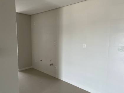 Apartamento Para Vender com 2 quartos 1 suítes no bairro Praia de Armação do Itapocorói em Penha