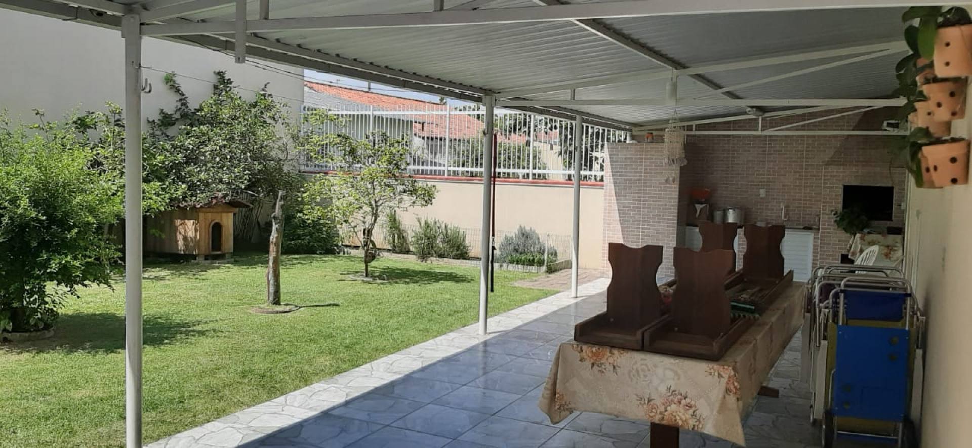Casa Para Vender com 5 quartos 1 suítes no bairro Meia Praia em Navegantes