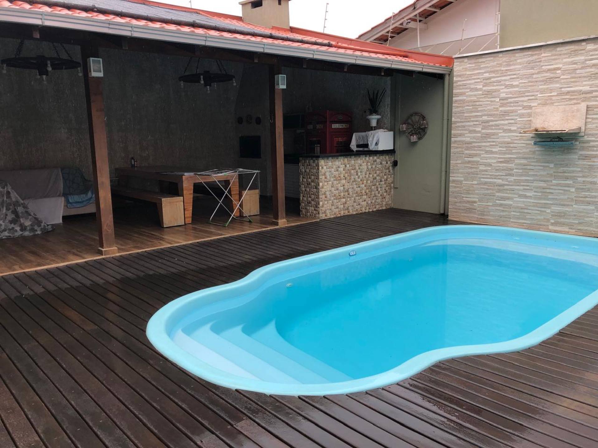 Casa com 3 Dormitórios e Piscina á Venda na Praia de Armação, Penha-SC