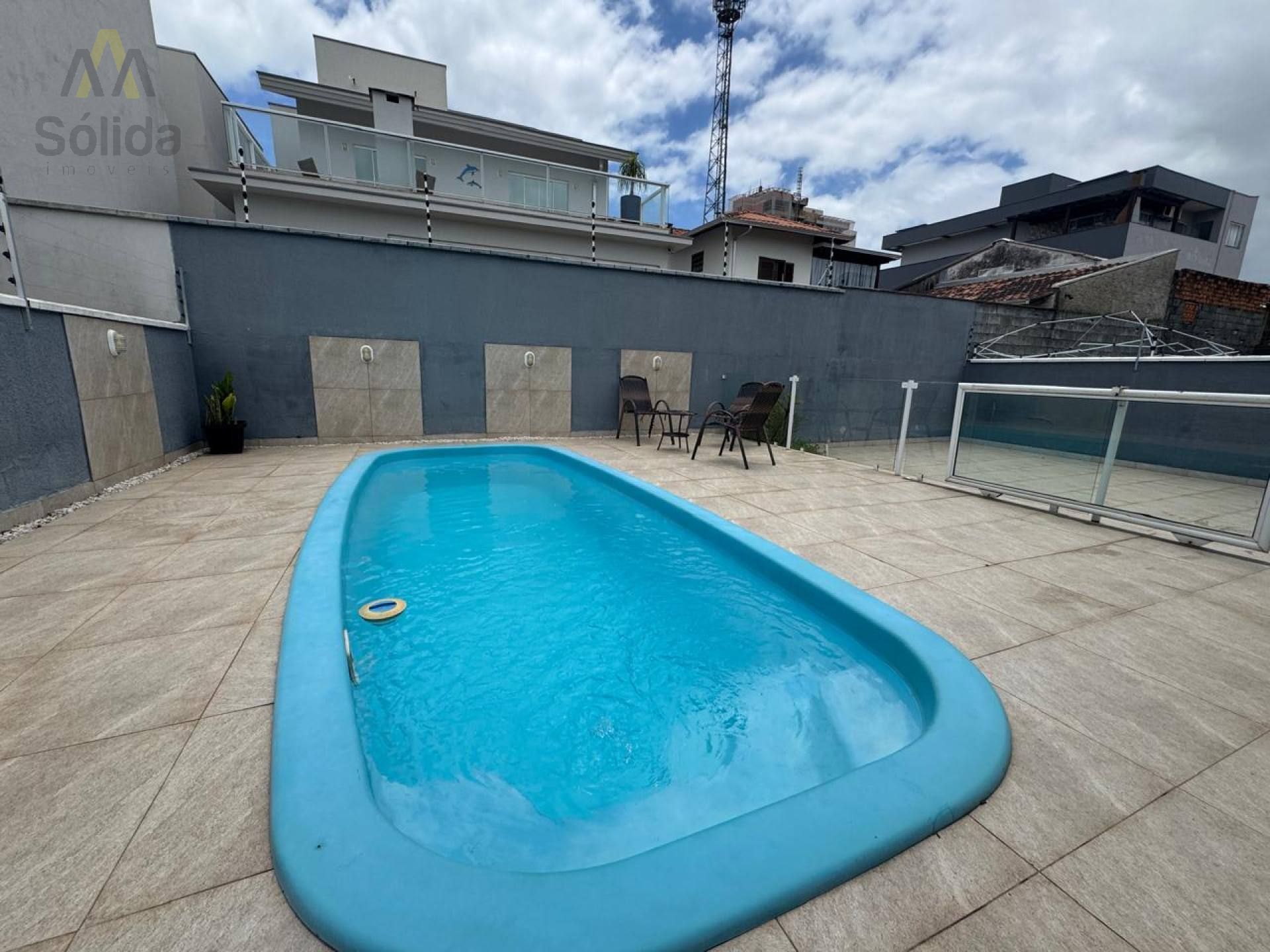 Seu Refúgio Exclusivo em Penha: Casa com Piscina, Conforto e a Apenas 200m da Praia Alegre!