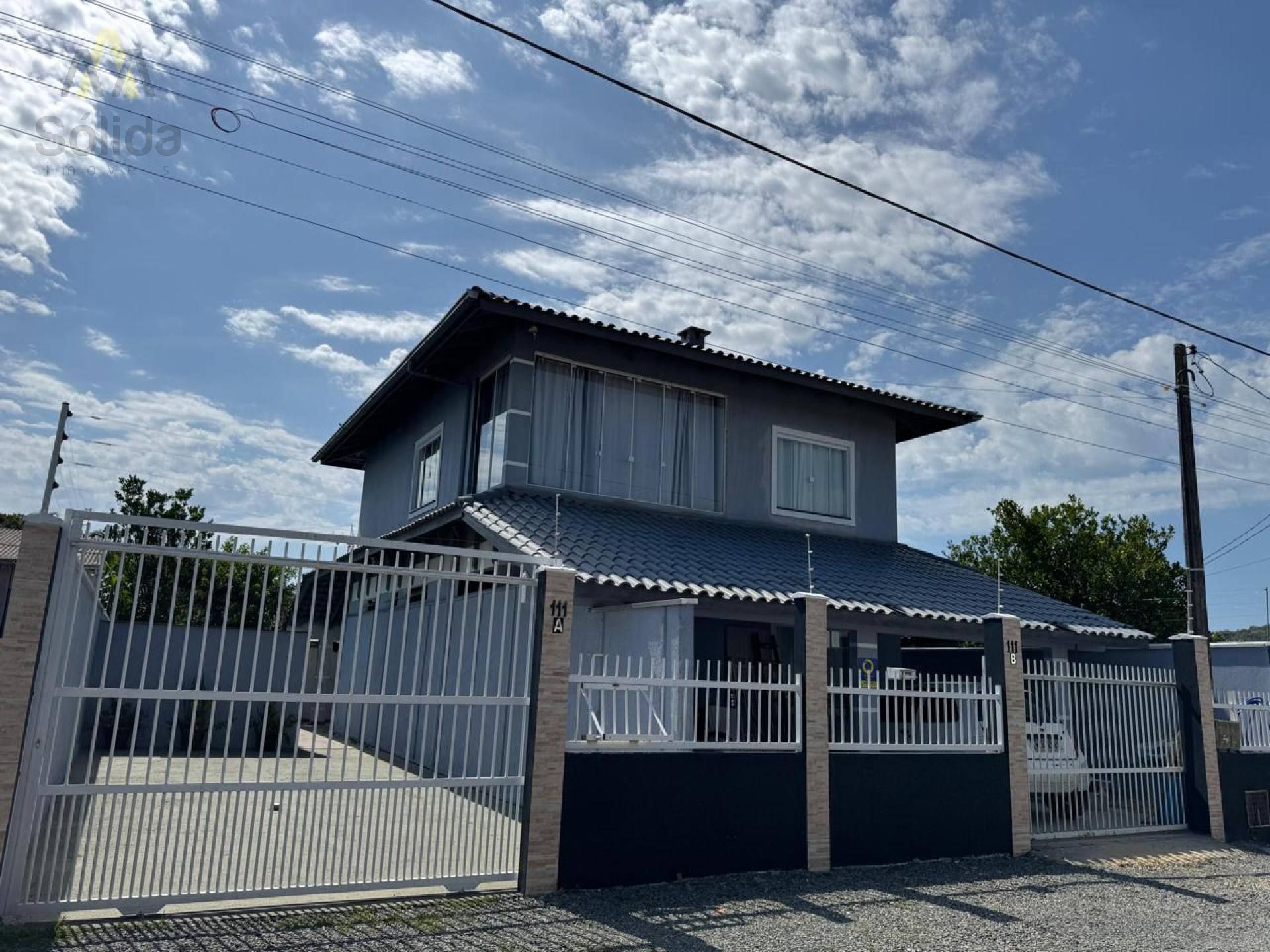 Sobrado Para Vender com 4 quartos no bairro Centro em Penha