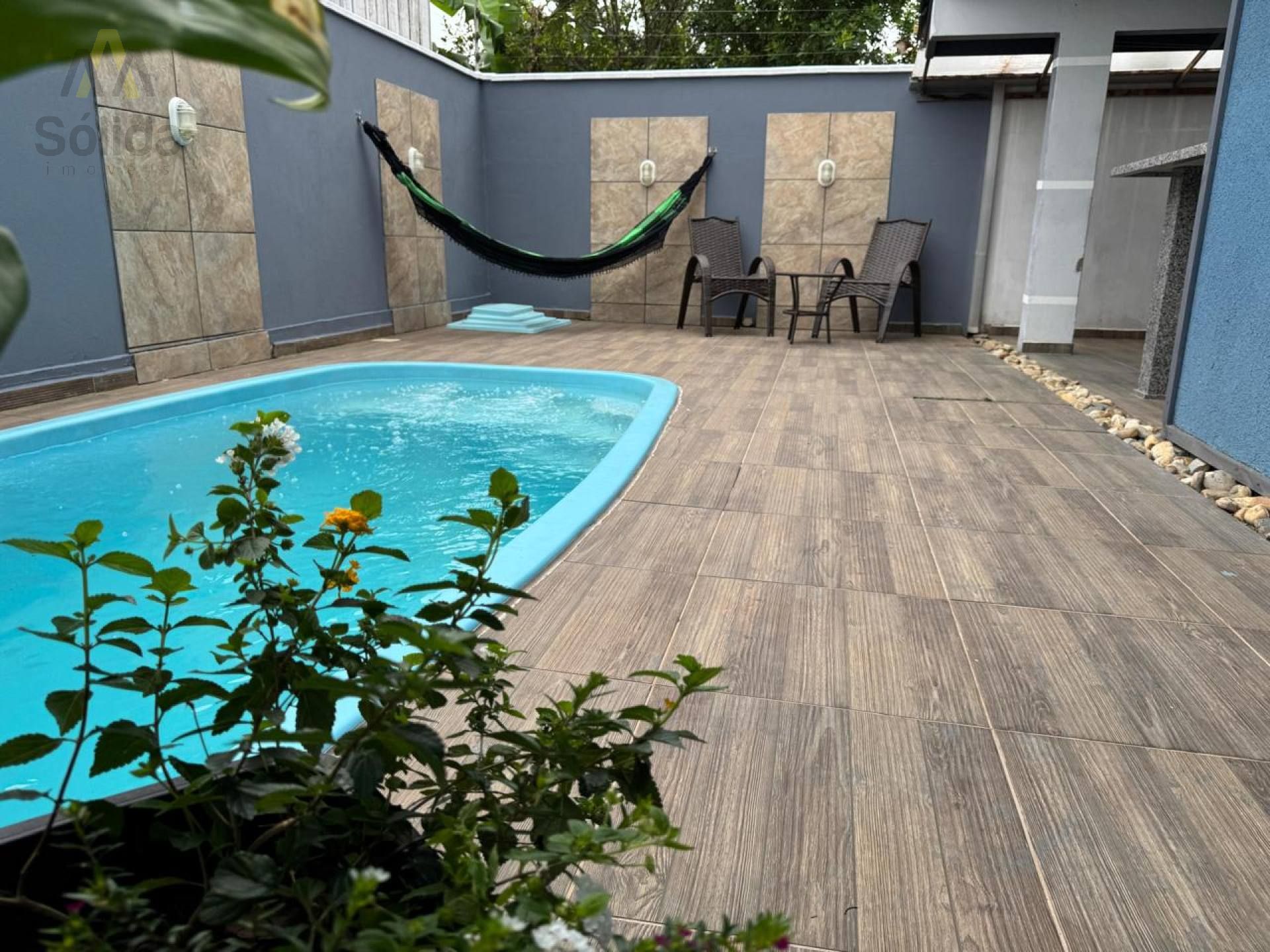 Sobrado Para Vender com 4 quartos no bairro Centro em Penha