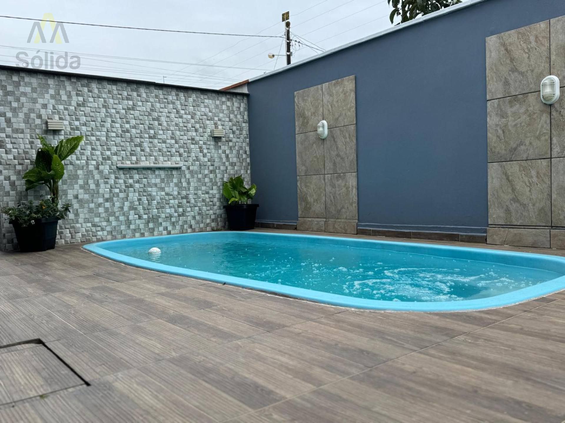 Sobrado Para Vender com 4 quartos no bairro Centro em Penha