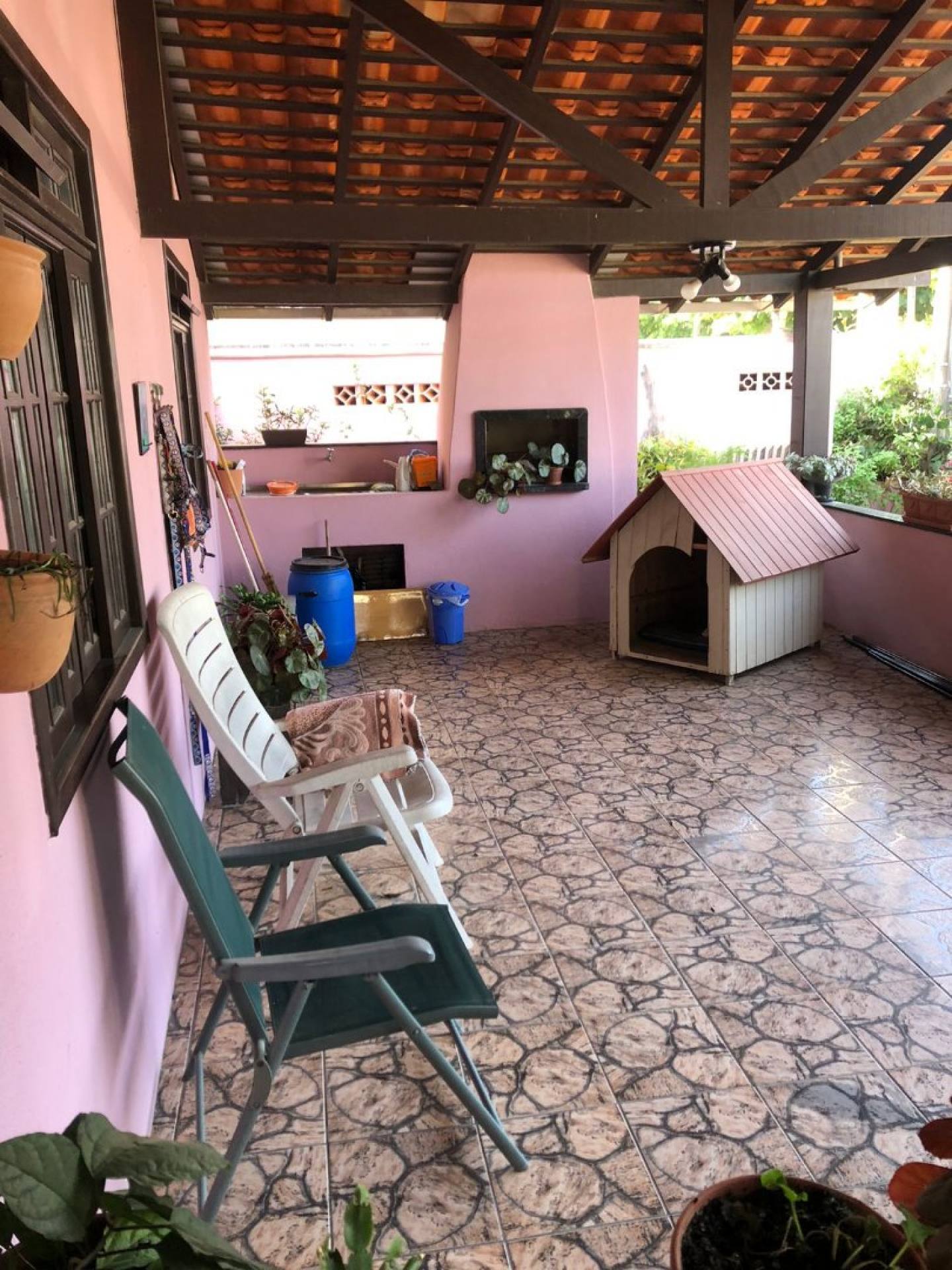Casa de esquina pronta para morar