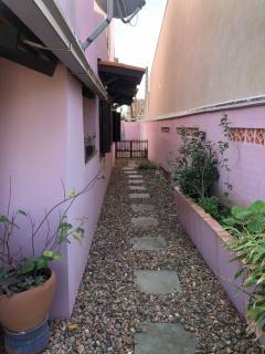 Casa de esquina pronta para morar