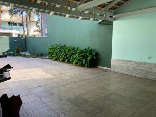 Casa à Venda - Apenas 200 metros do Mar!