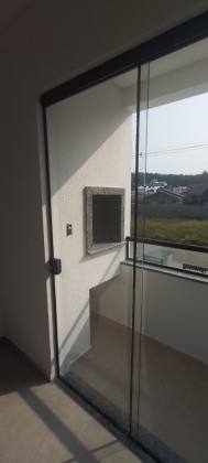 Apartamento com 2 Dormitórios, Churrasqueira e Vaga de Garagem!