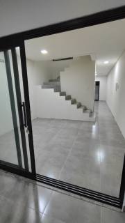 Belíssimo sobrado novo pronto para morar no centro de Balneário Piçarras