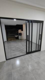 Belíssimo sobrado novo pronto para morar no centro de Balneário Piçarras