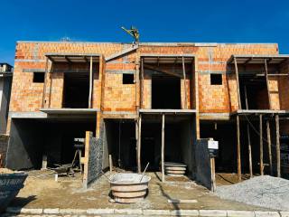 Lindo Sobrado à Venda Com 1 Suíte e 2 Demi Suítes no Itacolomi
