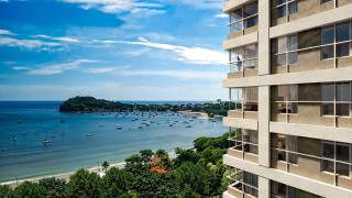 Apartamento Para Vender no Empreendimento Corá, com arquitetura internacional,3 suítes no bairro Praia de Armação do Itapocorói em Penha