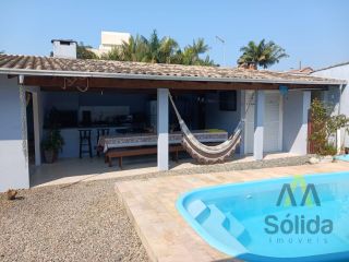 Casa Para Vender Com Piscina no Centro em Penha