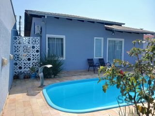 Casa Para Vender Com Piscina no Centro em Penha