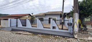Casa Para Vender Com Piscina no Centro em Penha