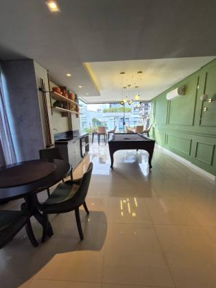 Apartamento Para Vender com 3 quartos 1 suíte no bairro Meia Praia em Itapema