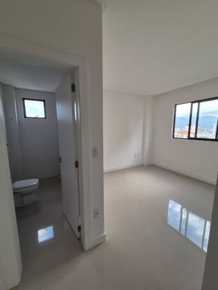 Apartamento Para Vender com 3 quartos 1 suíte no bairro Meia Praia em Itapema