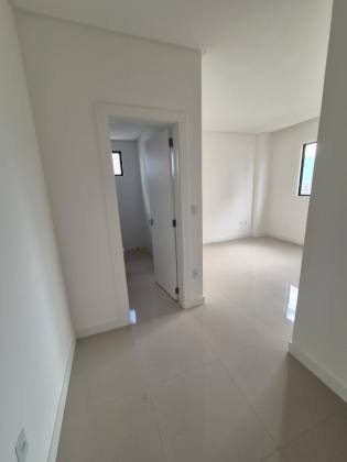 Apartamento Para Vender com 3 quartos 1 suíte no bairro Meia Praia em Itapema