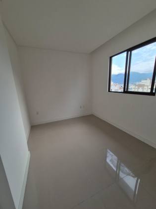 Apartamento Para Vender com 3 quartos 1 suíte no bairro Meia Praia em Itapema