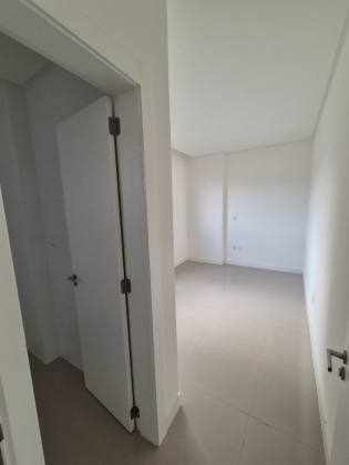 Apartamento Para Vender com 3 quartos 1 suíte no bairro Meia Praia em Itapema