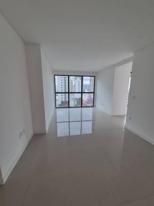 Apartamento Para Vender com 3 quartos 1 suíte no bairro Meia Praia em Itapema