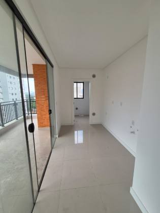 Apartamento Para Vender com 3 quartos 1 suíte no bairro Meia Praia em Itapema