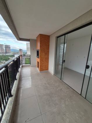 Apartamento Para Vender com 3 quartos 1 suíte no bairro Meia Praia em Itapema