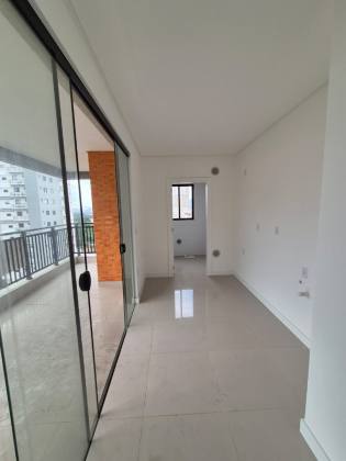 Apartamento Para Vender com 3 quartos 1 suíte no bairro Meia Praia em Itapema