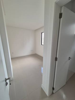 Apartamento Para Vender com 3 quartos 1 suíte no bairro Meia Praia em Itapema