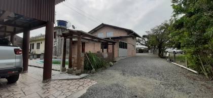 Casa com Grande Lote / Terreno de Bairro Para Vender no bairro Centro em Penha