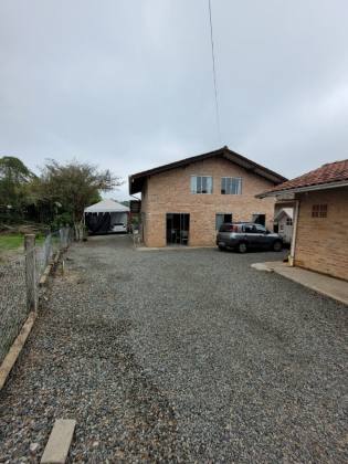 Casa com Grande Lote / Terreno de Bairro Para Vender no bairro Centro em Penha