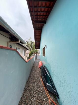 Casa Para Vender com 2 quartos sendo 1 suíte no Centro em Penha