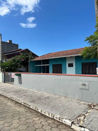 Casa Para Vender com 2 quartos sendo 1 suíte no Centro em Penha