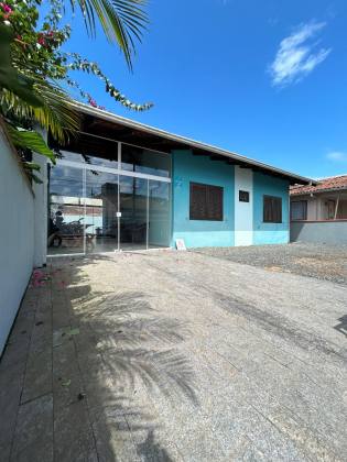 Casa Para Vender com 2 quartos sendo 1 suíte no Centro em Penha