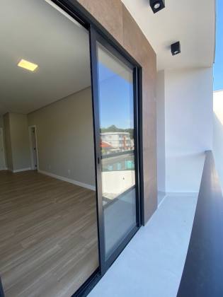 Sobrado com piscina Para Vender com 3 quartos sendo 1 suíte em Jaraguá do Sul