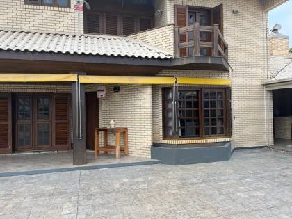 Casa Para Vender com 5 suítes na Praia de Armação em Penha